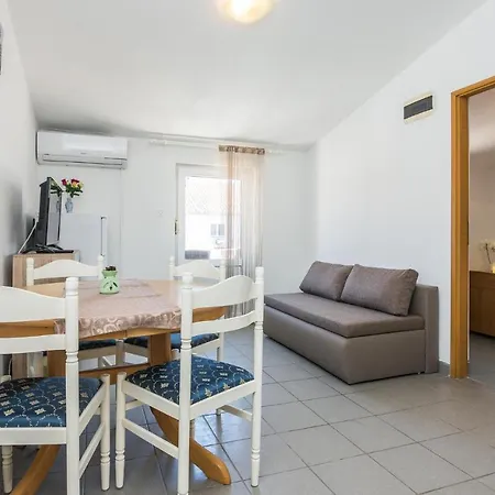 Two-bedroom In 아파트 비르